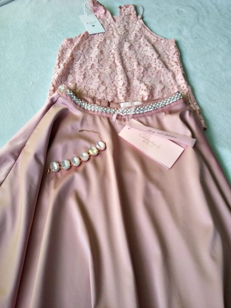 jak spakować dziecko sukienka